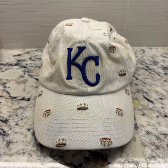 47 Accessories - Kansas City KC Crown Logo Embroidered Baseball Cap - Off-White